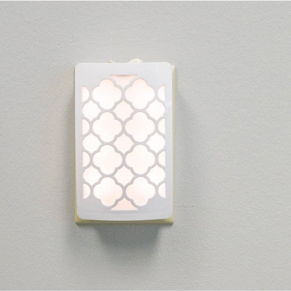 White Tangier Decoplug LED Night Light by Westek 9 White Tangier Decoplug LED Night Light by Westek - Image 9